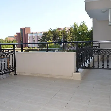 Bratanov Premier Apartmán *